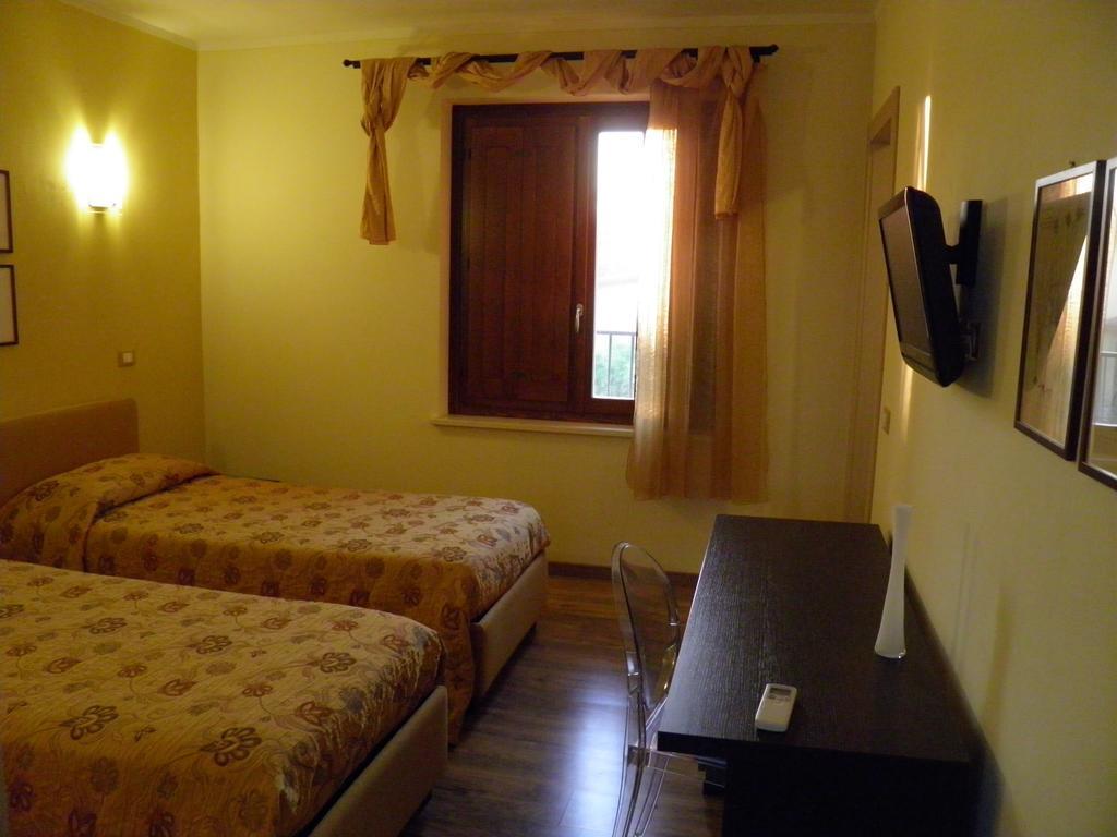 Affittacamere Il Persicone Cornaleto Habitación foto
