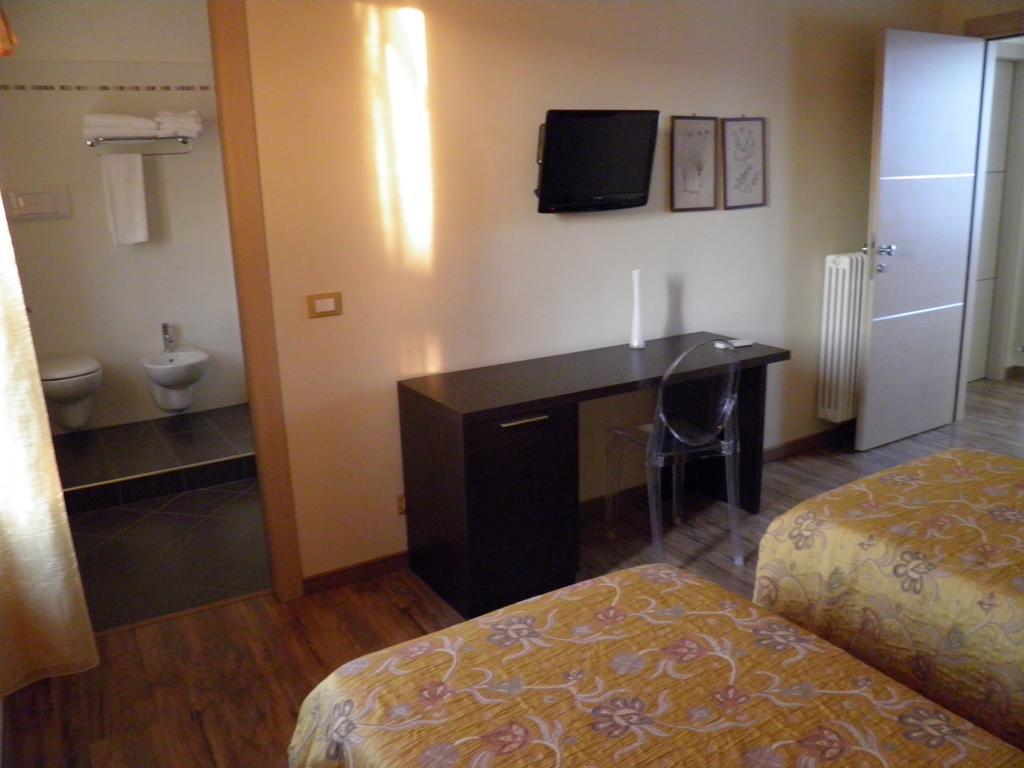 Affittacamere Il Persicone Cornaleto Habitación foto